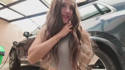 Snapshot of vanandjuani chatting on 10-01-25, 06:25 vanessa online show from 10-01-25, 06:25