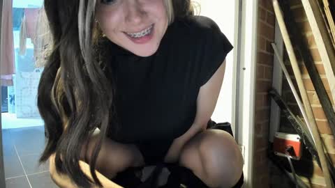 Snapshot of vanandjuani chatting on 10-16-25, 01:50 vanessa online show from 10-16-25, 01:50
