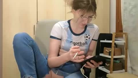 Snapshot of vanda26 chatting on 11-25-25, 05:18 Vanda online show from 11-25-25, 05:18