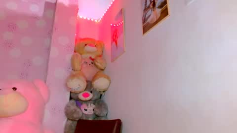 Snapshot of vanessa_brett_1 chatting on 12-02-24, 04:53 vanessa online show from 12-02-24, 04:53