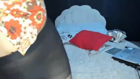 Vanessa online show from 12-13-24, 01:37