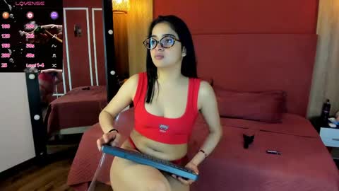 Snapshot of vanessadoofenshmirtz chatting on 06-03-26, 12:41 Mrs Doofenshmirtz online show from 06-03-26, 12:41