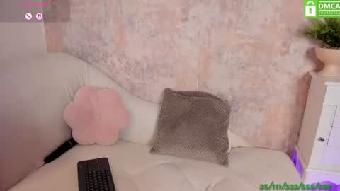 Snapshot of vanessafox__ chatting on 07-15-26, 02:00 V online show from 07-15-26, 02:00