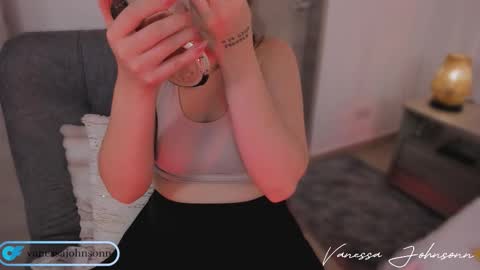 Snapshot of vanessajohnsonn chatting on 10-14-25, 09:15 vanessajohnsonn online show from 10-14-25, 09:15