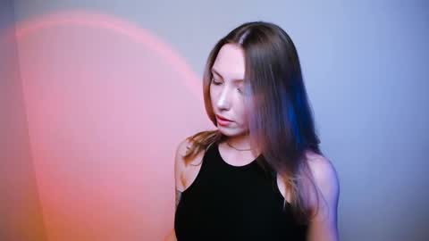 Snapshot of vanessakim_ chatting on 01-21-25, 08:00 Vanessa online show from 01-21-25, 08:00