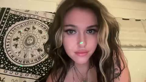 Snapshot of vanessaluvs2play chatting on 11-04-25, 01:48 vanessaluvs2play online show from 11-04-25, 01:48