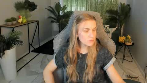 Vanessa online show from 10-20-25, 06:47