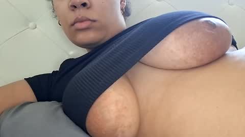Snapshot of vanessareign chatting on 04-10-26, 06:12 vanessareign online show from 04-10-26, 06:12