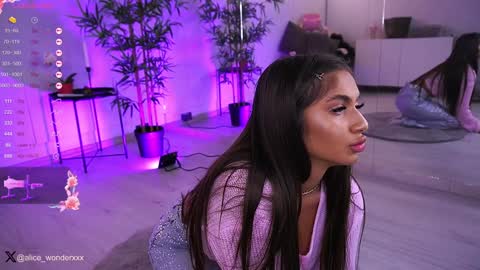 Snapshot of vanessasimon chatting on 01-02-25, 05:57 Vanessa Simon online show from 01-02-25, 05:57