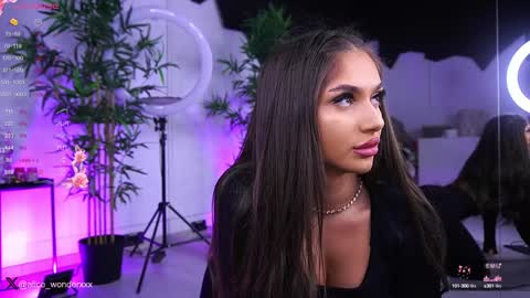 Snapshot of vanessasimon chatting on 01-20-25, 06:53 Vanessa Simon online show from 01-20-25, 06:53