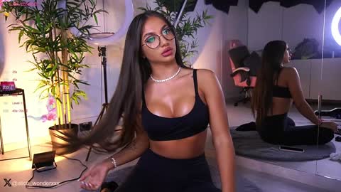 Snapshot of vanessasimon chatting on 01-24-25, 06:03 Vanessa Simon online show from 01-24-25, 06:03