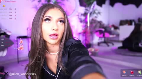 Snapshot of vanessasimon chatting on 02-02-25, 06:37 Vanessa Simon online show from 02-02-25, 06:37