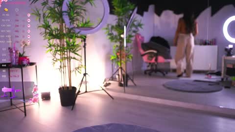 Snapshot of vanessasimon chatting on 02-04-25, 05:53 Vanessa Simon online show from 02-04-25, 05:53