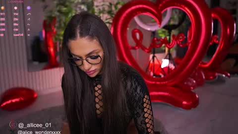 Snapshot of vanessasimon chatting on 02-15-25, 06:55 Vanessa Simon online show from 02-15-25, 06:55