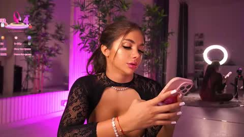 Snapshot of vanessasimon chatting on 03-02-25, 09:21 Vanessa Simon online show from 03-02-25, 09:21