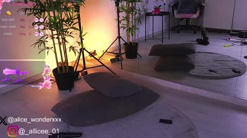Snapshot of vanessasimon chatting on 03-04-25, 01:06 Vanessa Simon online show from 03-04-25, 01:06