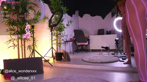 Snapshot of vanessasimon chatting on 03-06-25, 06:19 Vanessa Simon online show from 03-06-25, 06:19