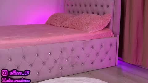 Snapshot of vanessasimon chatting on 09-17-25, 06:04 Vanessa Simon online show from 09-17-25, 06:04