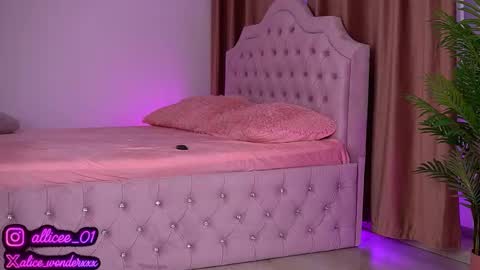Snapshot of vanessasimon chatting on 09-24-25, 06:06 Vanessa Simon online show from 09-24-25, 06:06