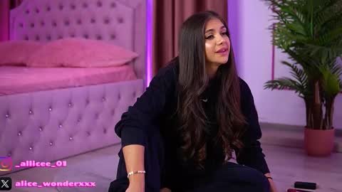 Snapshot of vanessasimon chatting on 11-02-25, 06:16 Vanessa Simon online show from 11-02-25, 06:16