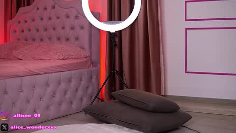 Snapshot of vanessasimon chatting on 11-12-25, 06:47 Vanessa Simon online show from 11-12-25, 06:47