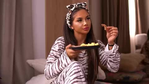 Snapshot of vanessasimon chatting on 04-23-26, 05:30 Vanessa Simon online show from 04-23-26, 05:30