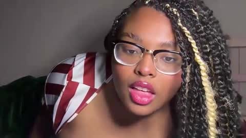 vanessaskyies online show from 05-29-26, 01:25