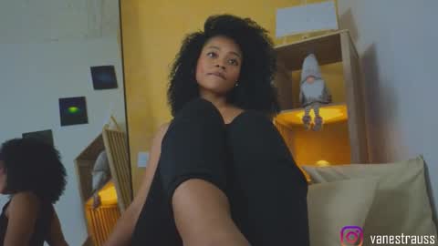 Snapshot of vanestrauss chatting on 11-22-25, 08:41 New account follow me online show from 11-22-25, 08:41