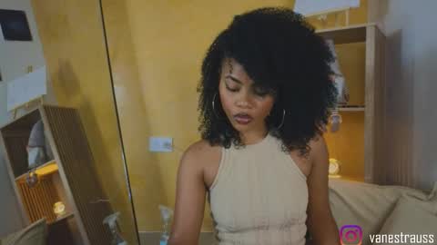 Snapshot of vanestrauss chatting on 11-26-25, 08:43 New account follow me online show from 11-26-25, 08:43