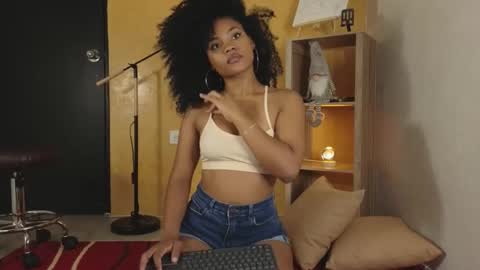 Snapshot of vanestrauss chatting on 12-04-25, 05:10 New account follow me online show from 12-04-25, 05:10