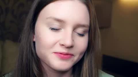 Snapshot of vanettakrupka chatting on 10-21-25, 05:57 Luna online show from 10-21-25, 05:57