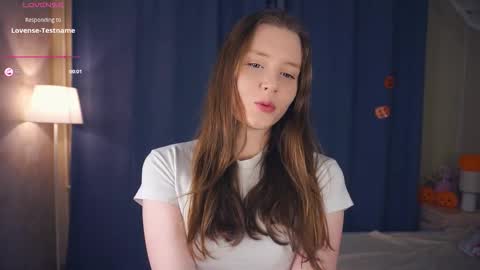 Snapshot of vanettakrupka chatting on 11-10-25, 06:29 Luna online show from 11-10-25, 06:29