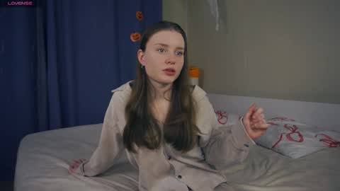 Snapshot of vanettakrupka chatting on 11-13-25, 07:13 Luna online show from 11-13-25, 07:13