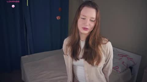 Snapshot of vanettakrupka chatting on 11-24-25, 06:18 Luna online show from 11-24-25, 06:18