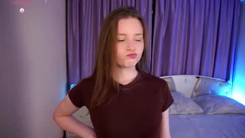 Snapshot of vanettakrupka chatting on 11-29-25, 06:44 Luna online show from 11-29-25, 06:44