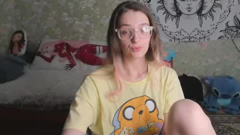 Snapshot of vanilla_arya chatting on 05-13-26, 01:19 Adelina online show from 05-13-26, 01:19