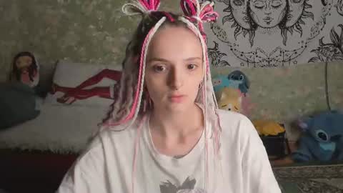 Snapshot of vanilla_arya chatting on 06-15-26, 04:09 Adelina online show from 06-15-26, 04:09