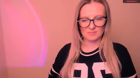 Mia online show from 02-16-26, 05:31