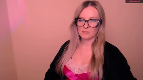 Mia online show from 03-06-26, 06:37