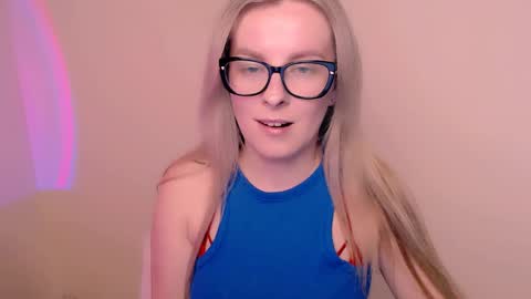 Snapshot of vanillaex_ chatting on 05-14-26, 04:14 Mia online show from 05-14-26, 04:14