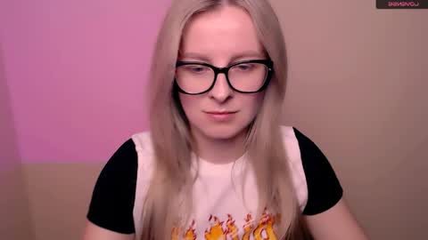 Snapshot of vanillaex_ chatting on 05-20-26, 02:56 Mia online show from 05-20-26, 02:56