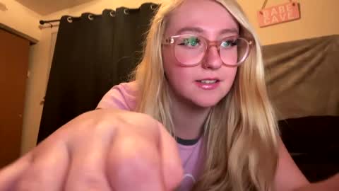 Snapshot of vanillapuddingpie chatting on 01-05-25, 02:17 vanillapuddingpie online show from 01-05-25, 02:17