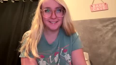 Snapshot of vanillapuddingpie chatting on 01-07-25, 01:49 vanillapuddingpie online show from 01-07-25, 01:49