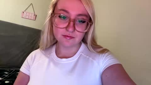 Snapshot of vanillapuddingpie chatting on 01-07-25, 11:45 vanillapuddingpie online show from 01-07-25, 11:45