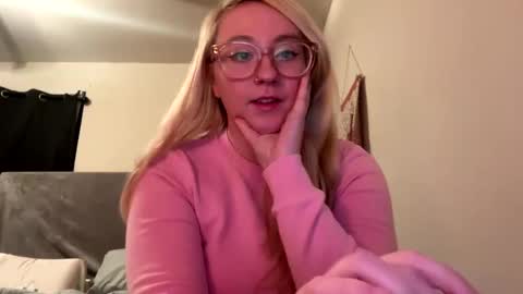 Snapshot of vanillapuddingpie chatting on 01-19-25, 02:57 vanillapuddingpie online show from 01-19-25, 02:57