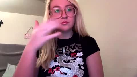 Snapshot of vanillapuddingpie chatting on 01-23-25, 01:41 vanillapuddingpie online show from 01-23-25, 01:41