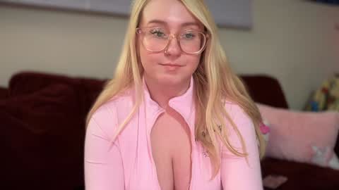 Snapshot of vanillapuddingpie chatting on 02-04-25, 03:44 vanillapuddingpie online show from 02-04-25, 03:44