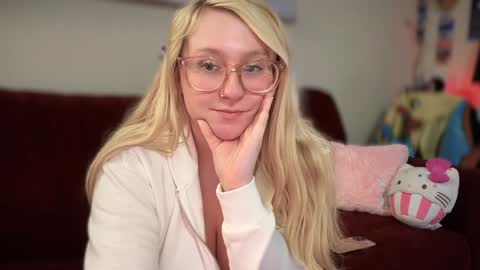 Snapshot of vanillapuddingpie chatting on 02-05-25, 02:51 vanillapuddingpie online show from 02-05-25, 02:51