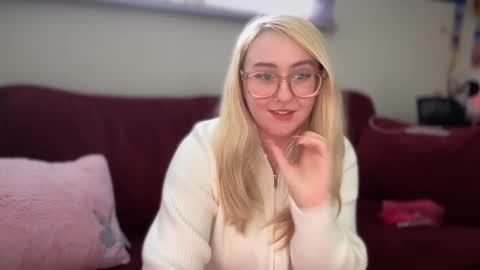 Snapshot of vanillapuddingpie chatting on 02-16-25, 07:05 vanillapuddingpie online show from 02-16-25, 07:05