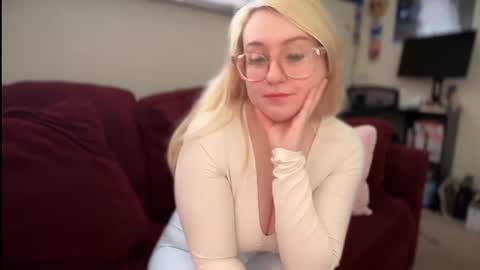 Snapshot of vanillapuddingpie chatting on 03-06-25, 05:43 vanillapuddingpie online show from 03-06-25, 05:43